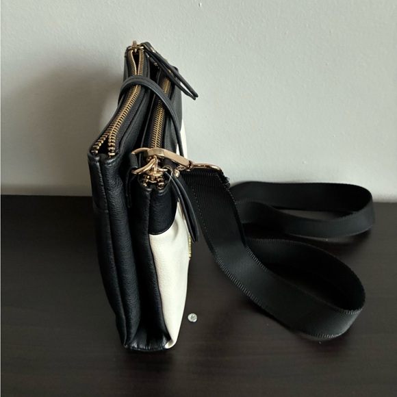 Kenneth Cole Reaction Black and White Crossbody Bag - Picture 3 of 4